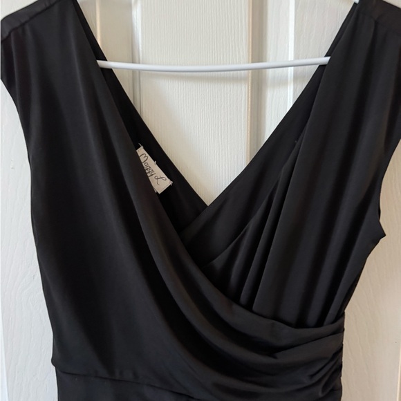 Maggy London Black Dress, 6, Draped V Front and back, cinched at waist NWOT - Picture 5 of 6